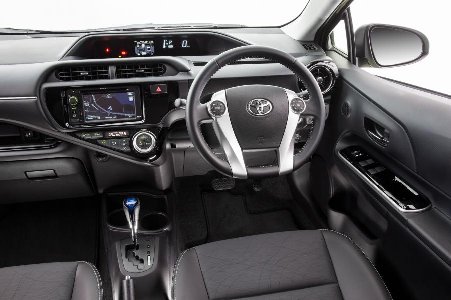  Toyota Prius c i-Tech 2015 года  (AU) (фото 10 из 10)